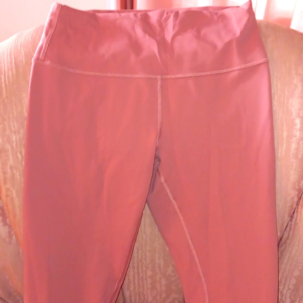 Lululemon Athletica High Rise Legging, The color is like a Marv Pink size Medium
